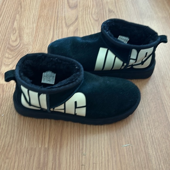 UGG black mini booties - Picture 1 of 4